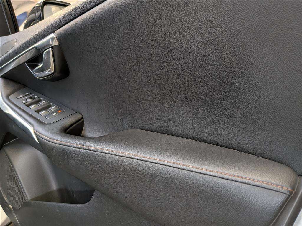 <p>2014 VOLVO V40 CROSS COUNTRY LUX D2</p>