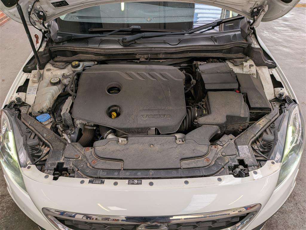 <p>2014 VOLVO V40 CROSS COUNTRY LUX D2</p>