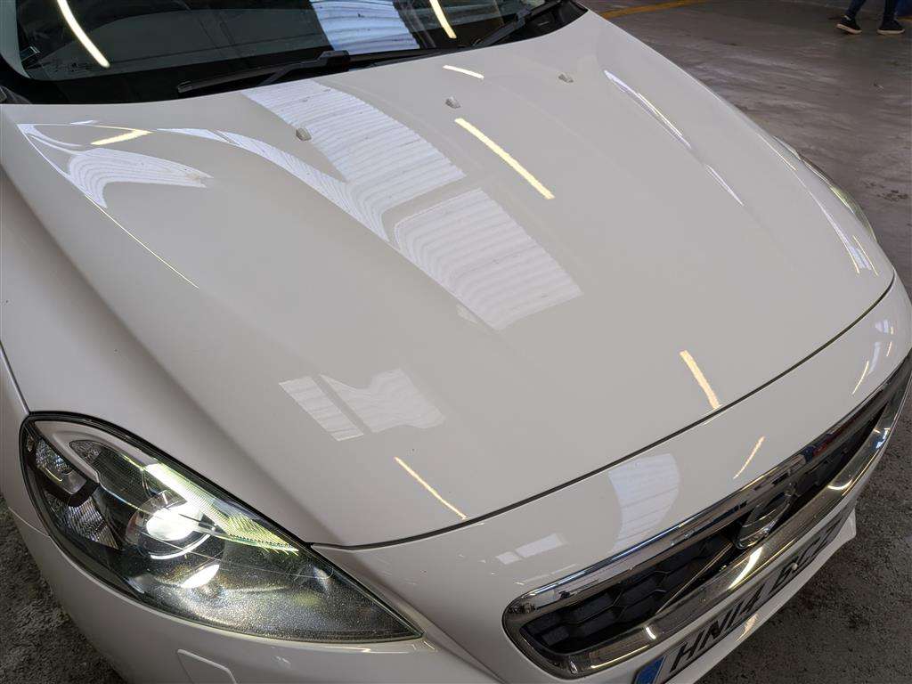 <p>2014 VOLVO V40 CROSS COUNTRY LUX D2</p>