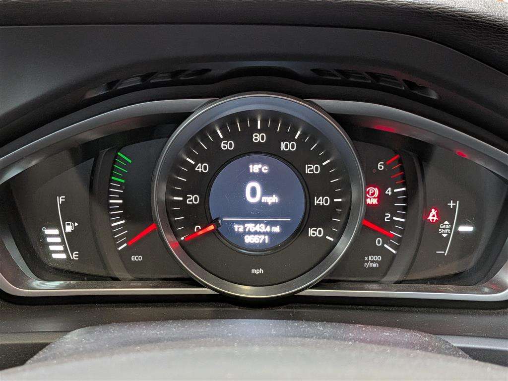 <p>2014 VOLVO V40 CROSS COUNTRY LUX D2</p>