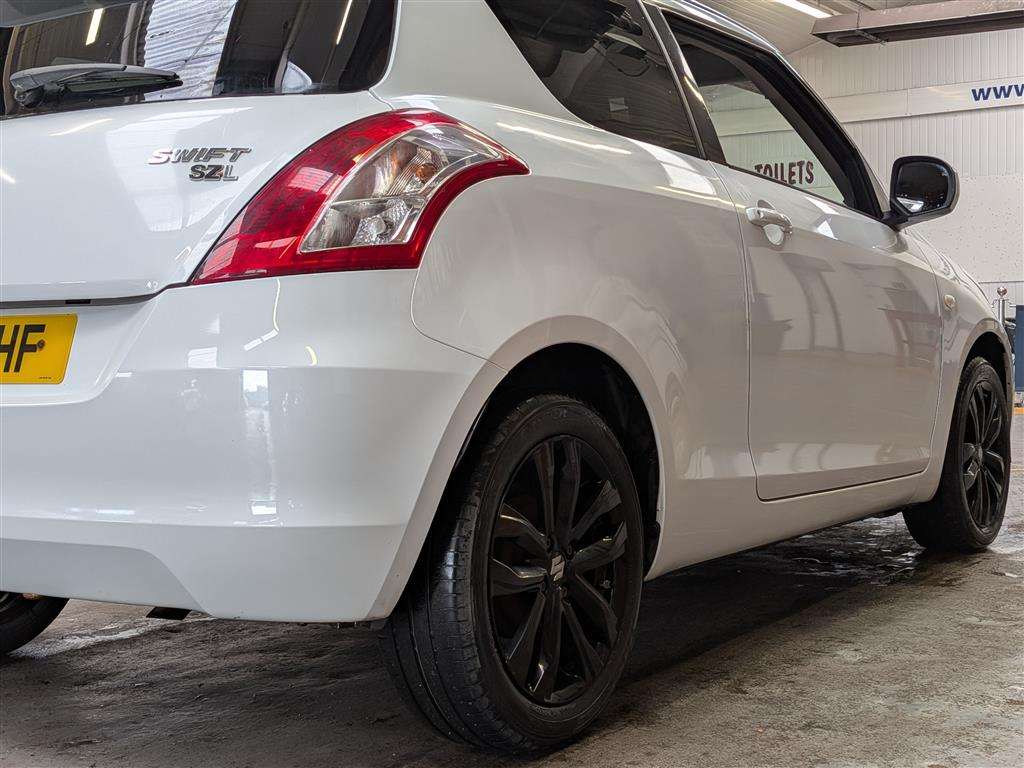 <p>2017 SUZUKI SWIFT SZ-L</p>