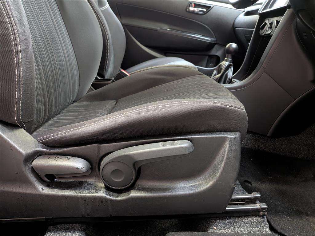 <p>2017 SUZUKI SWIFT SZ-L</p>