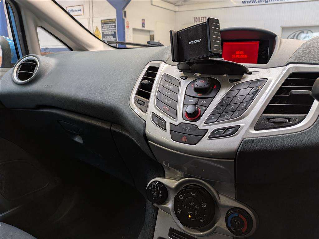 <p>2011 FORD FIESTA ZETEC</p>