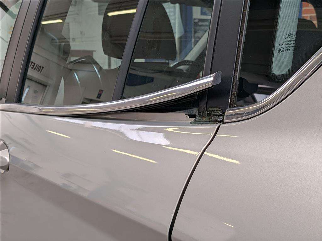 <p>2014 FORD B-MAX ZETEC TDCI</p>