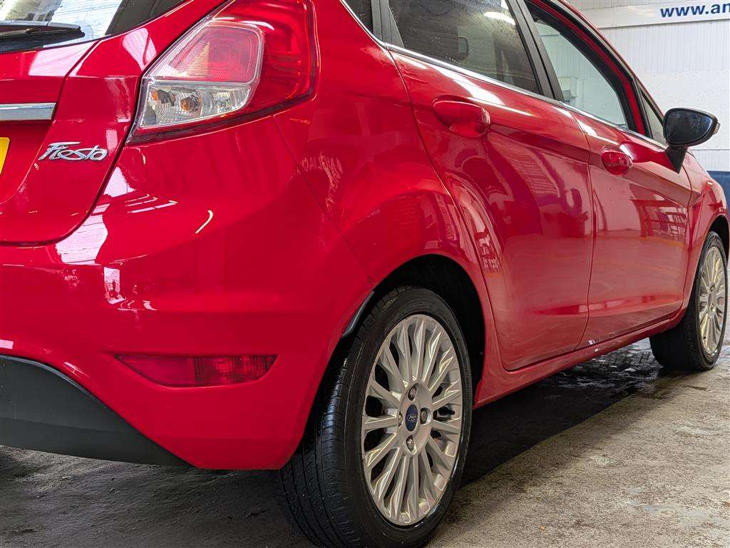 <p>2014 FORD FIESTA TITANIUM</p>