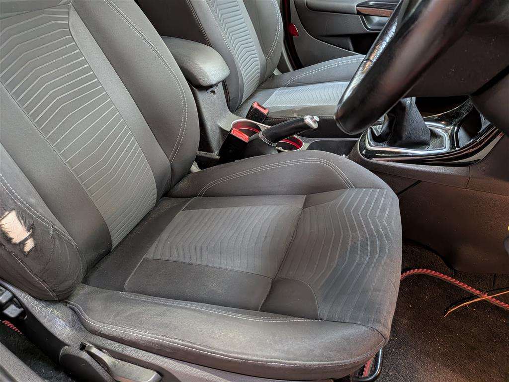 <p>2014 FORD FIESTA TITANIUM</p>