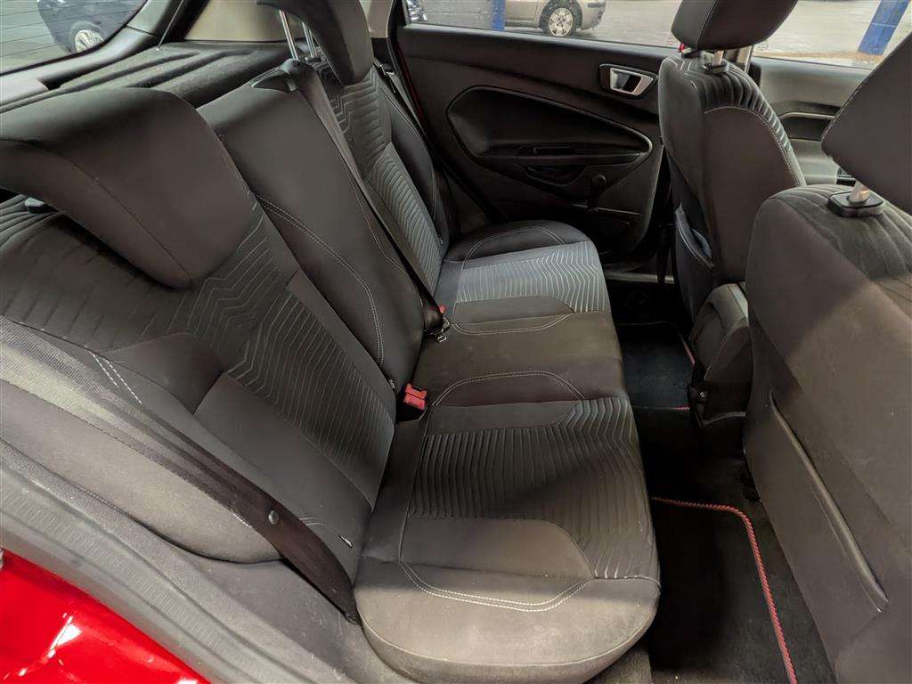 <p>2014 FORD FIESTA TITANIUM</p>