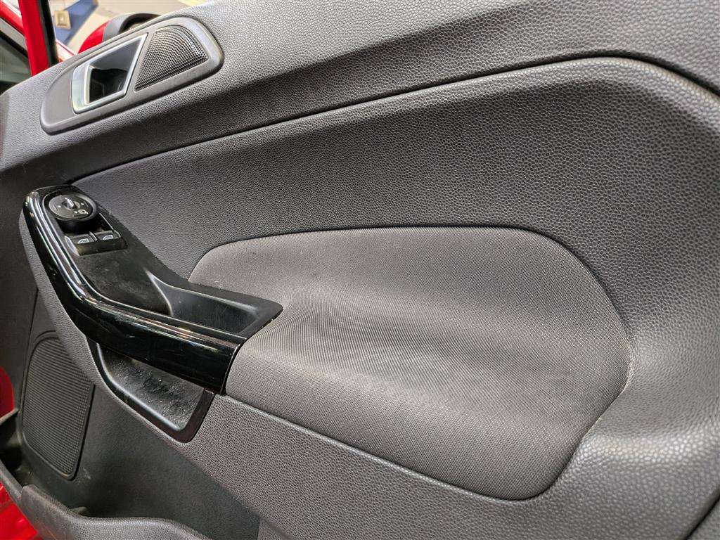 <p>2014 FORD FIESTA TITANIUM</p>