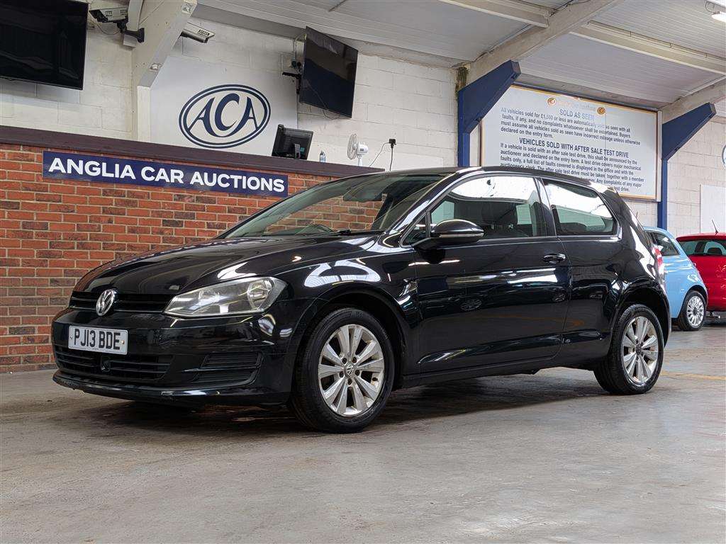 <p>2013 VOLKSWAGEN GOLF SE BLUEMOTION TECH T</p>