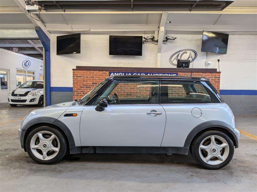 <p>2003 MINI MINI COOPER</p>
