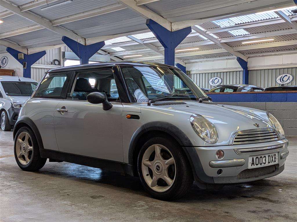 <p>2003 MINI MINI COOPER</p>