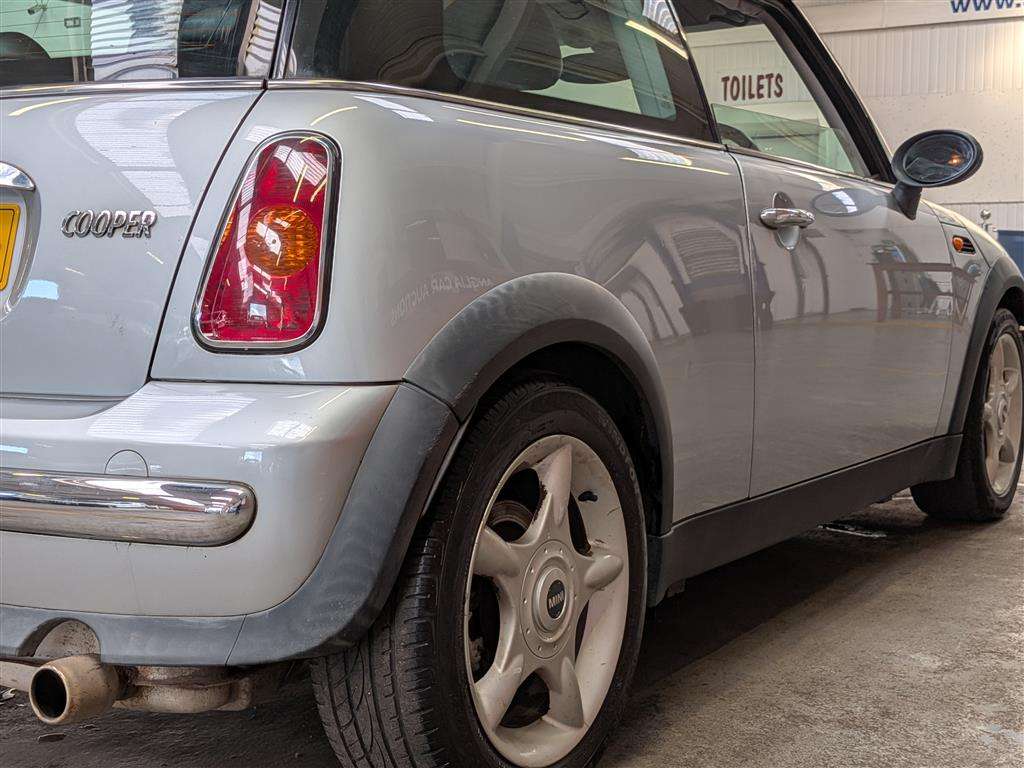 <p>2003 MINI MINI COOPER</p>
