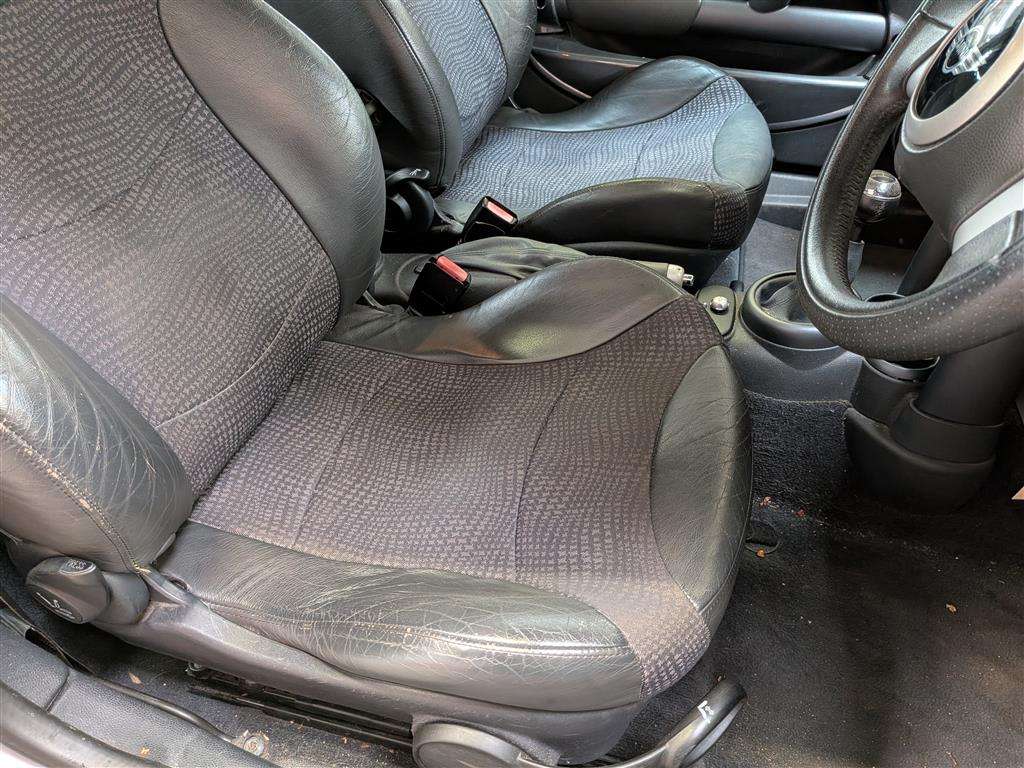 <p>2003 MINI MINI COOPER</p>