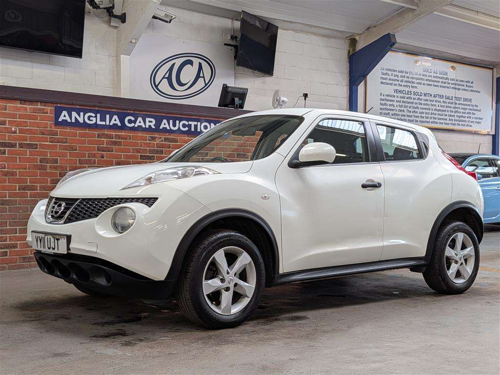 <p>2011 NISSAN JUKE VISIA</p>