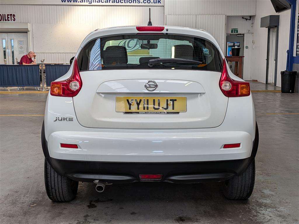 <p>2011 NISSAN JUKE VISIA</p>