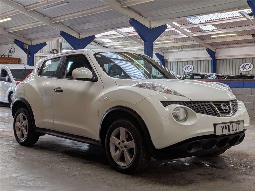 <p>2011 NISSAN JUKE VISIA</p>