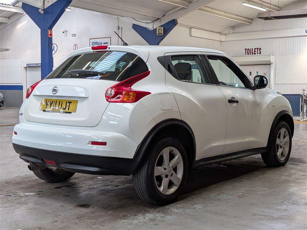 <p>2011 NISSAN JUKE VISIA</p>