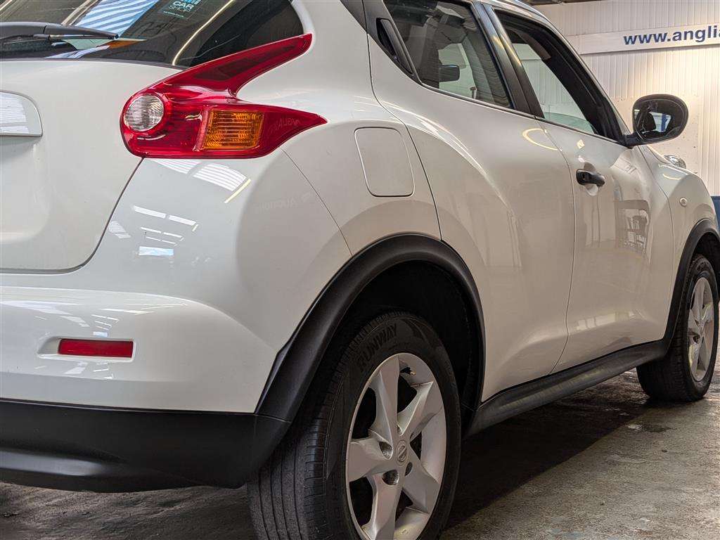 <p>2011 NISSAN JUKE VISIA</p>