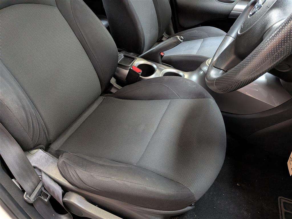 <p>2011 NISSAN JUKE VISIA</p>