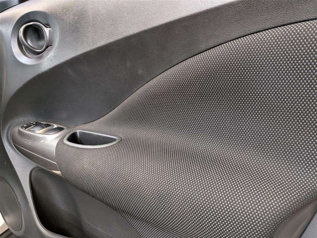 <p>2011 NISSAN JUKE VISIA</p>