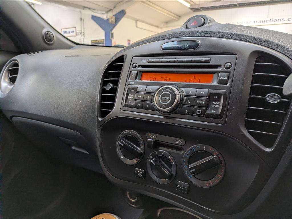 <p>2011 NISSAN JUKE VISIA</p>