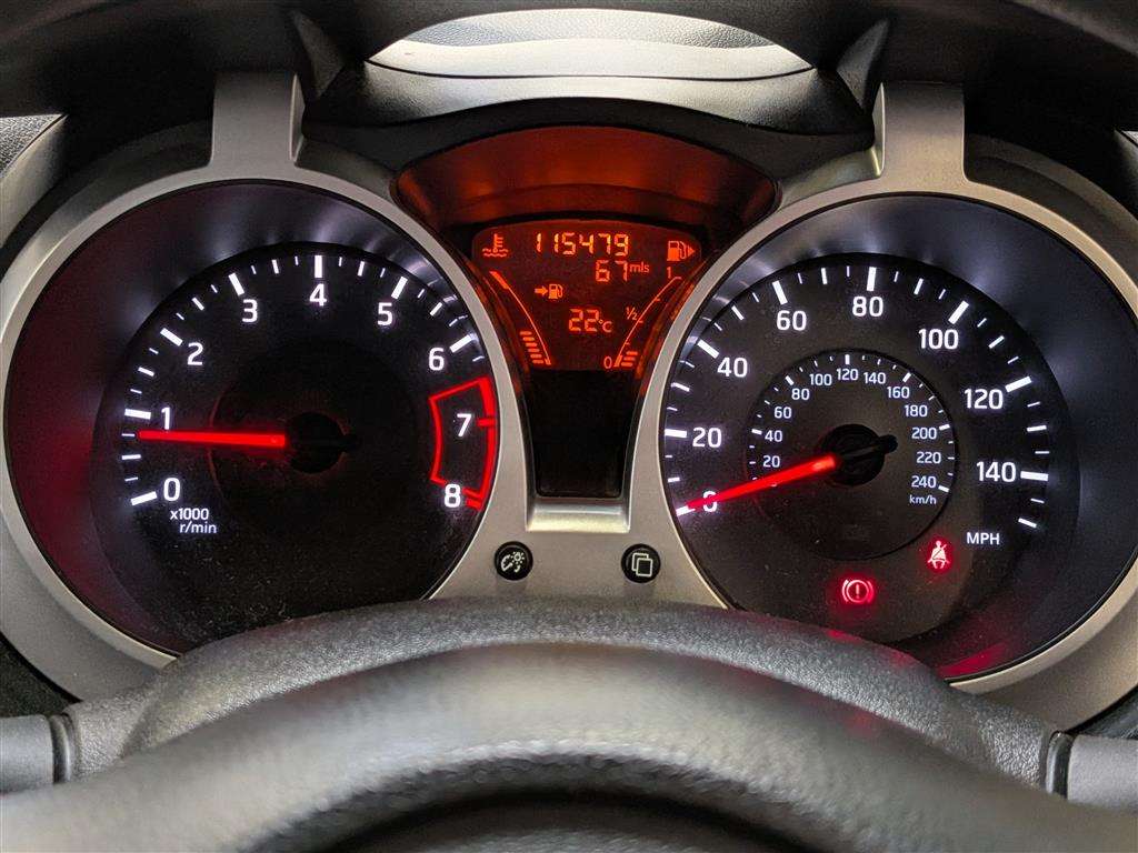 <p>2011 NISSAN JUKE VISIA</p>