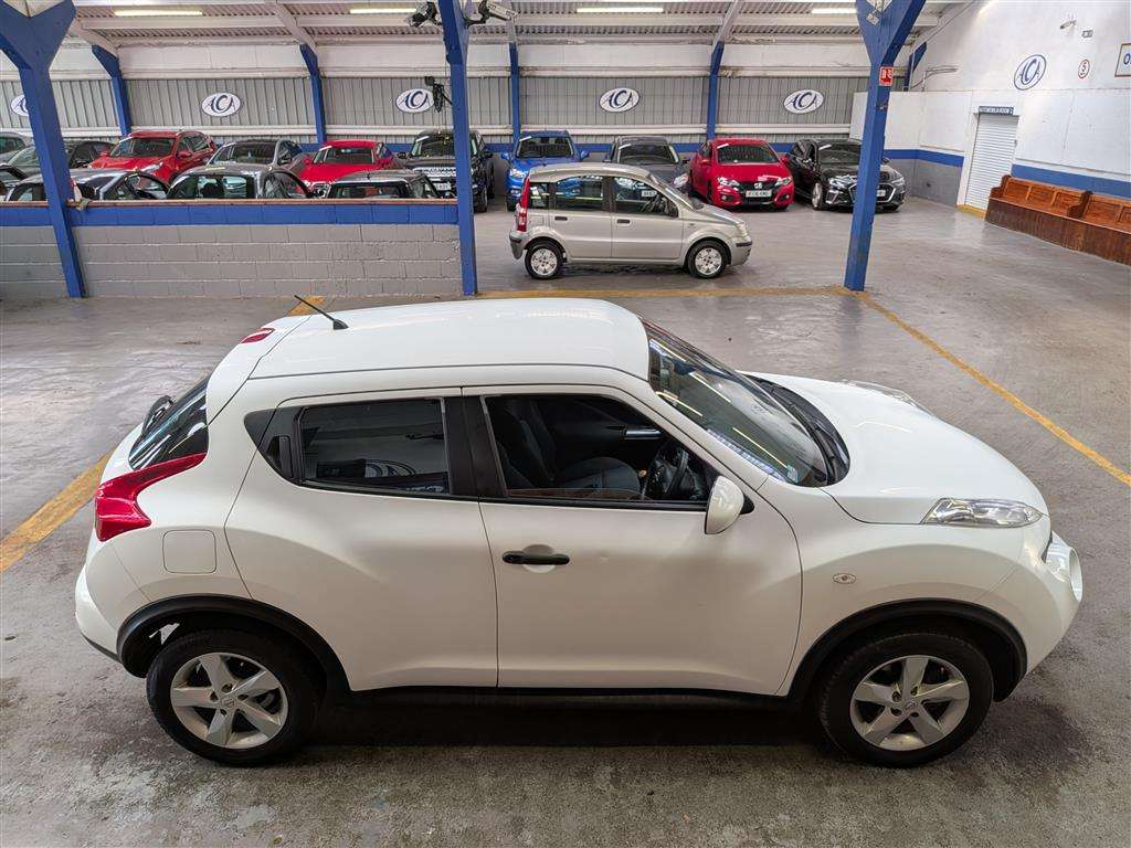 <p>2011 NISSAN JUKE VISIA</p>