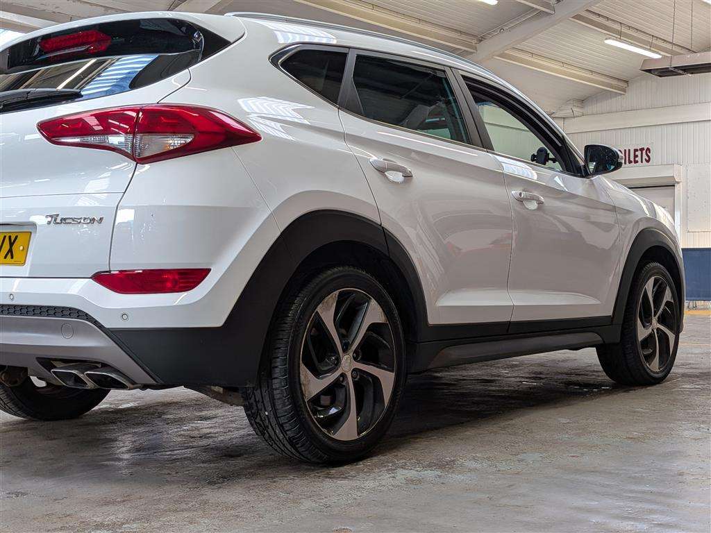 <p>2016 HYUNDAI TUCSON PREM B-DRIVE 2WD C</p>
