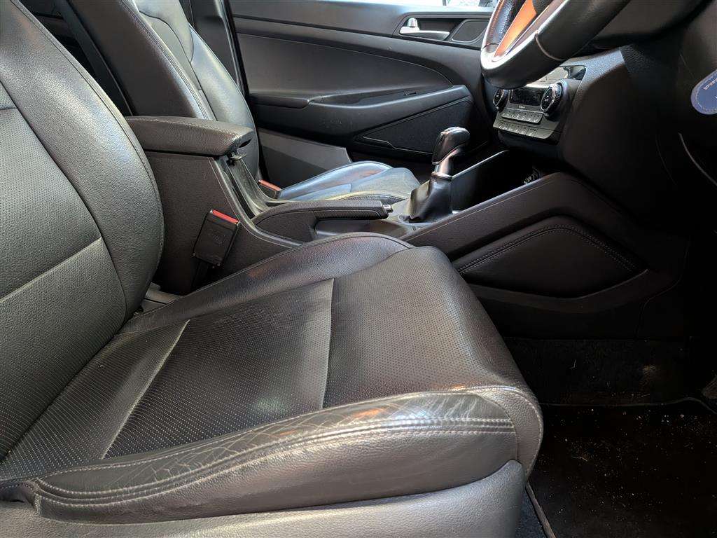 <p>2016 HYUNDAI TUCSON PREM B-DRIVE 2WD C</p>