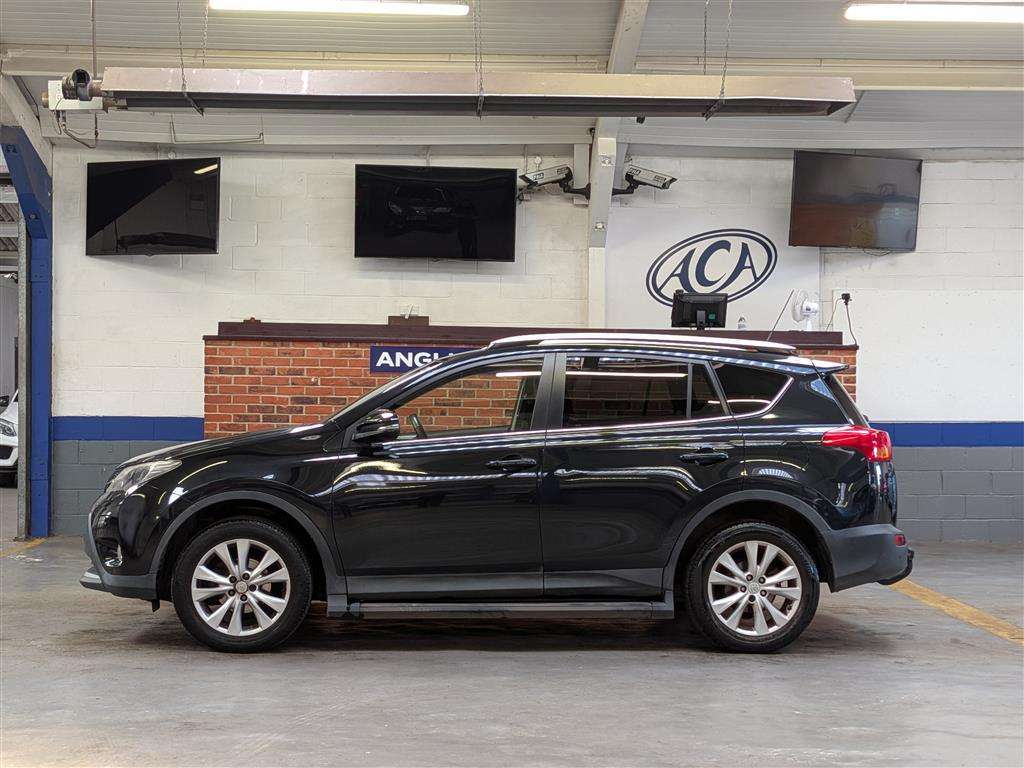 <p>2014 TOYOTA RAV4 INVINCIBLE D-4D 4X2</p>