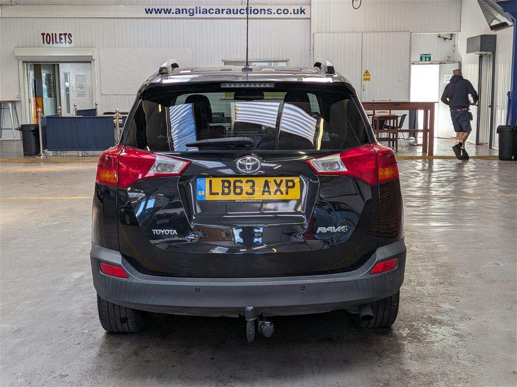 <p>2014 TOYOTA RAV4 INVINCIBLE D-4D 4X2</p>