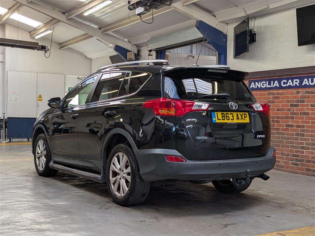 <p>2014 TOYOTA RAV4 INVINCIBLE D-4D 4X2</p>