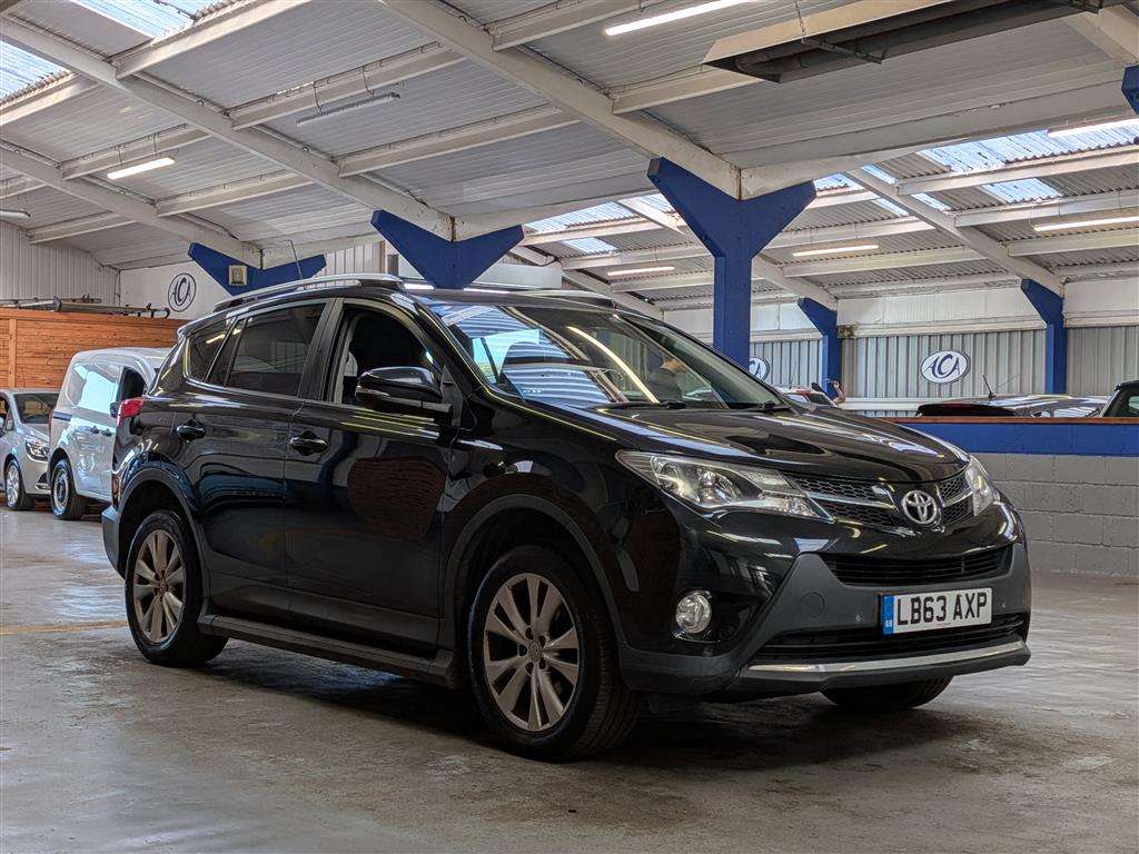 <p>2014 TOYOTA RAV4 INVINCIBLE D-4D 4X2</p>