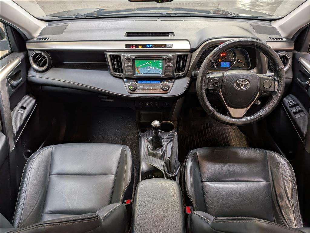 <p>2014 TOYOTA RAV4 INVINCIBLE D-4D 4X2</p>