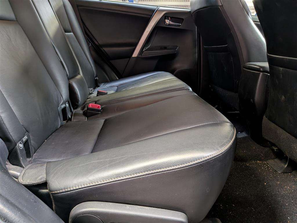 <p>2014 TOYOTA RAV4 INVINCIBLE D-4D 4X2</p>
