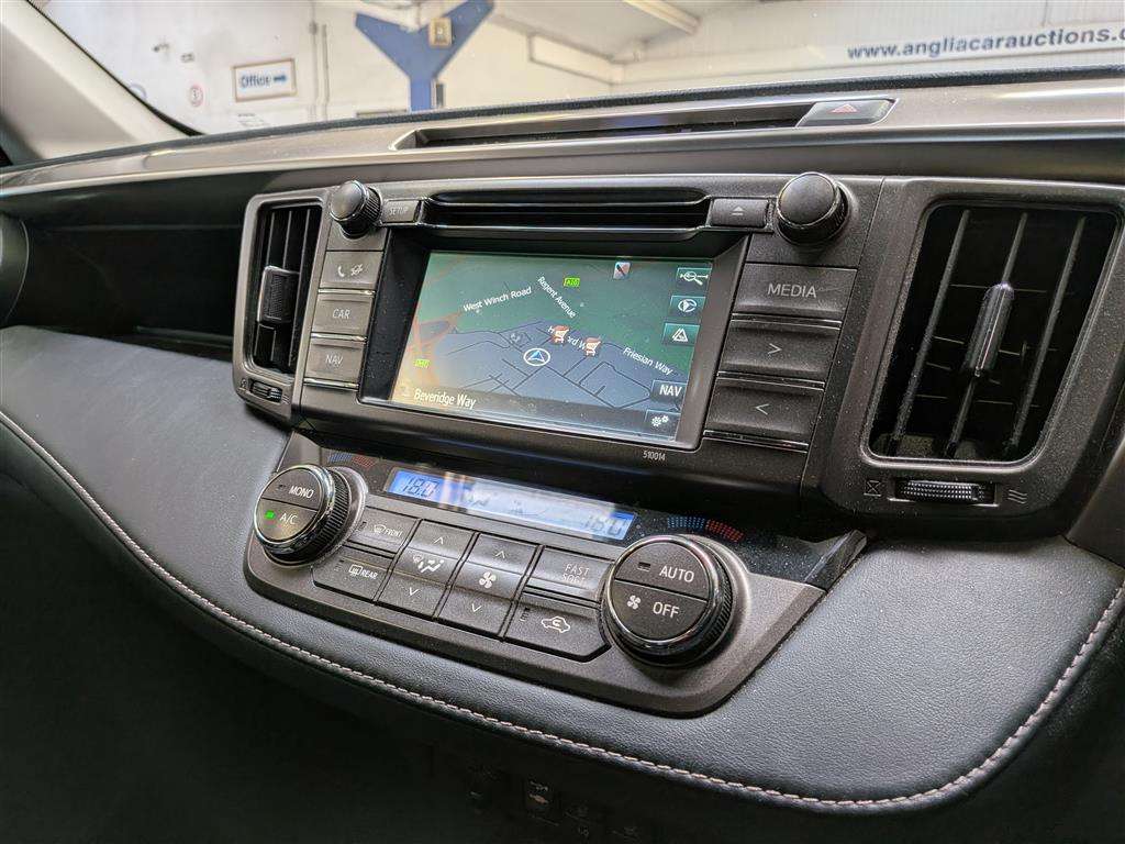 <p>2014 TOYOTA RAV4 INVINCIBLE D-4D 4X2</p>