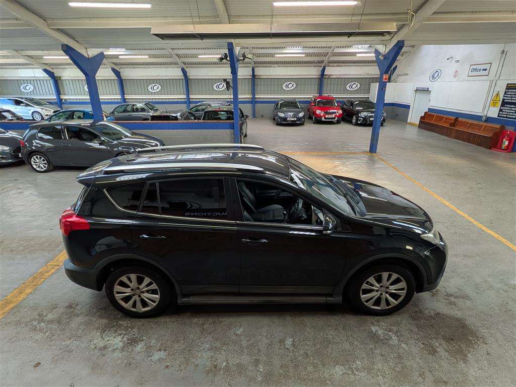 <p>2014 TOYOTA RAV4 INVINCIBLE D-4D 4X2</p>