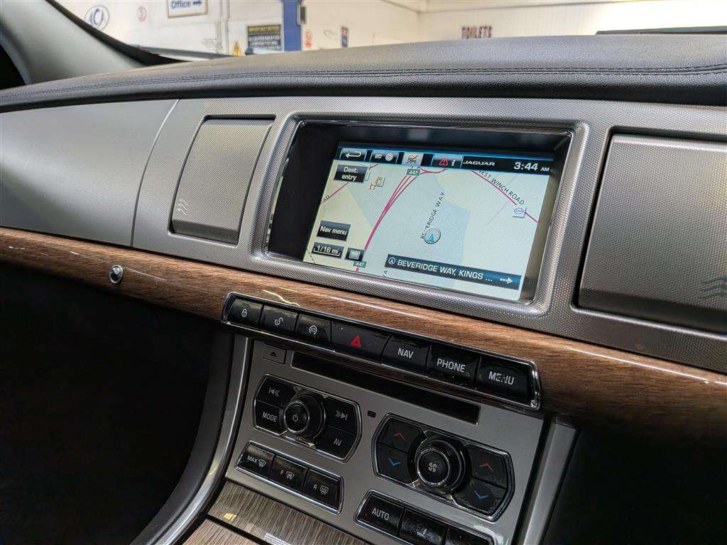 <p>2014 JAGUAR XF PREMIUM LUXURY D AUTO</p>