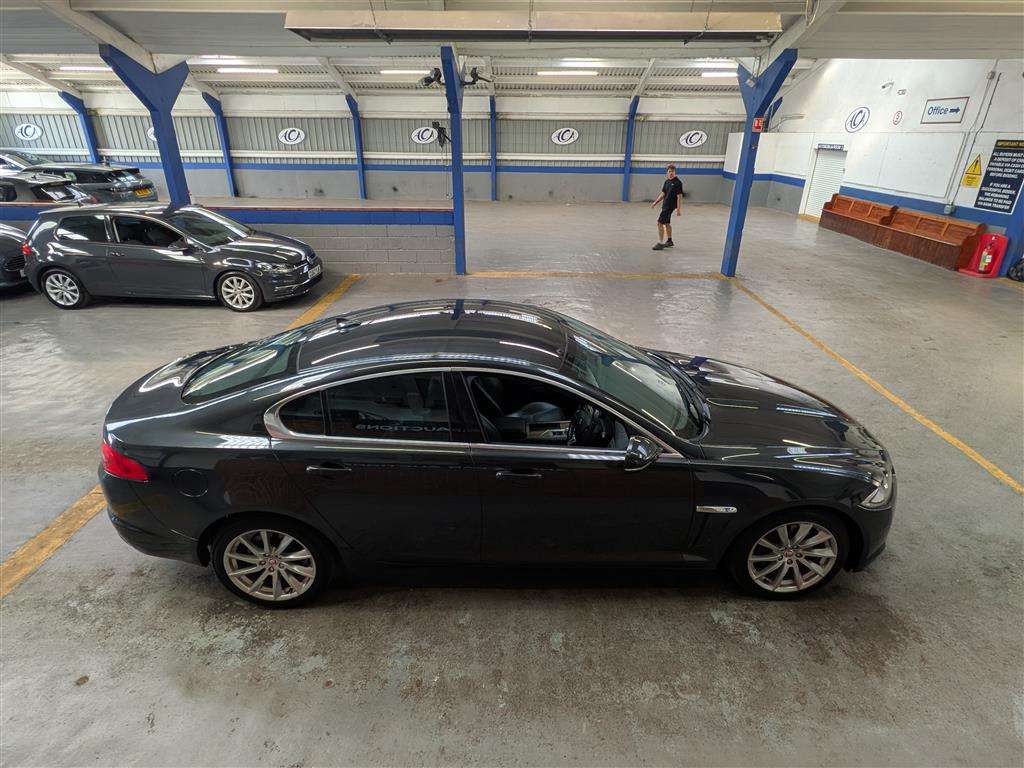 <p>2014 JAGUAR XF PREMIUM LUXURY D AUTO</p>