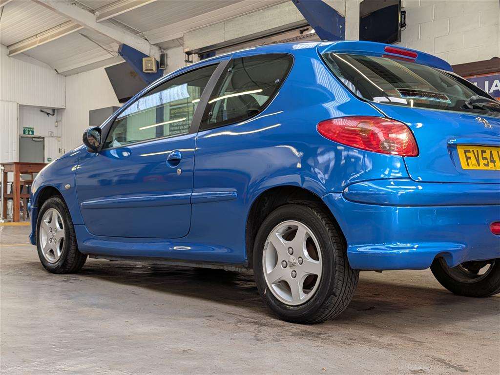 <p>2005 PEUGEOT 206 SPORT</p>