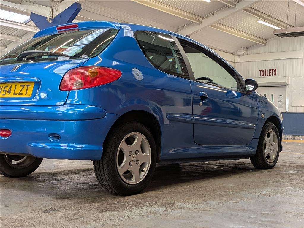 <p>2005 PEUGEOT 206 SPORT</p>
