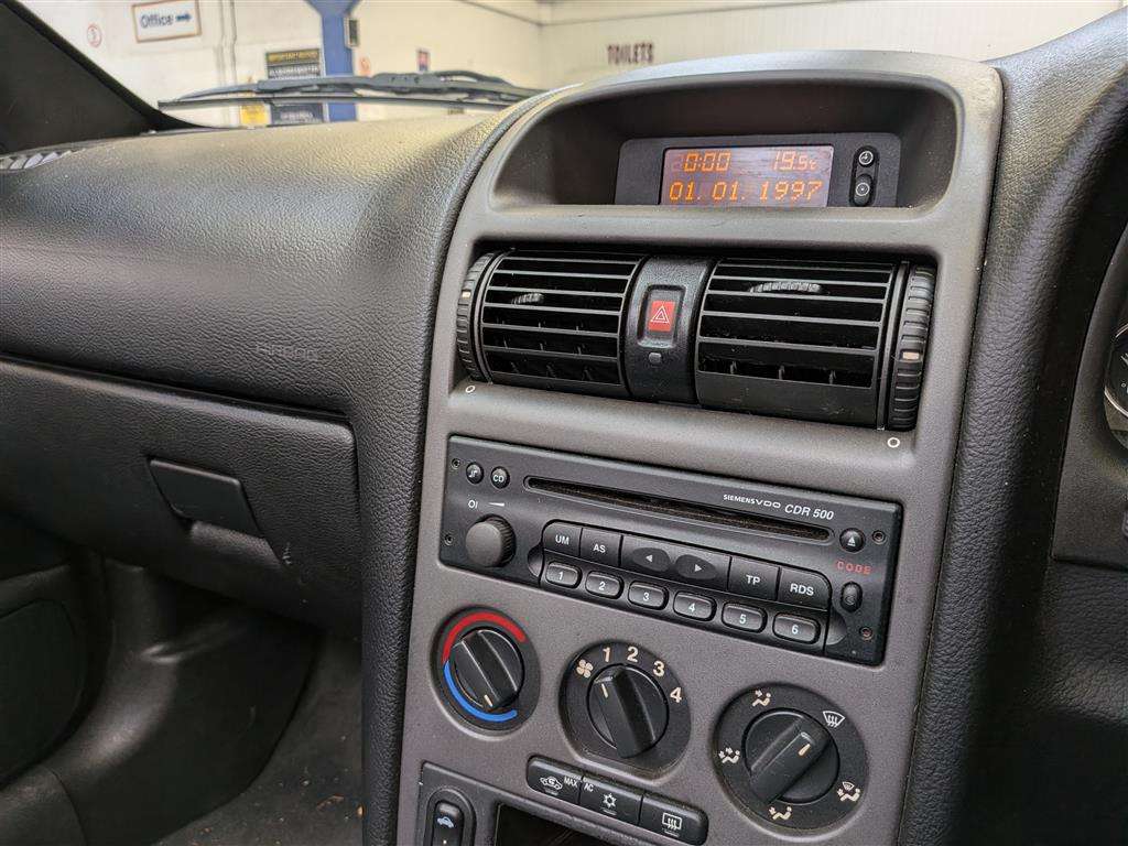 <p>2005 VAUXHALL ASTRA BERTONE EXCLUSIVE</p>