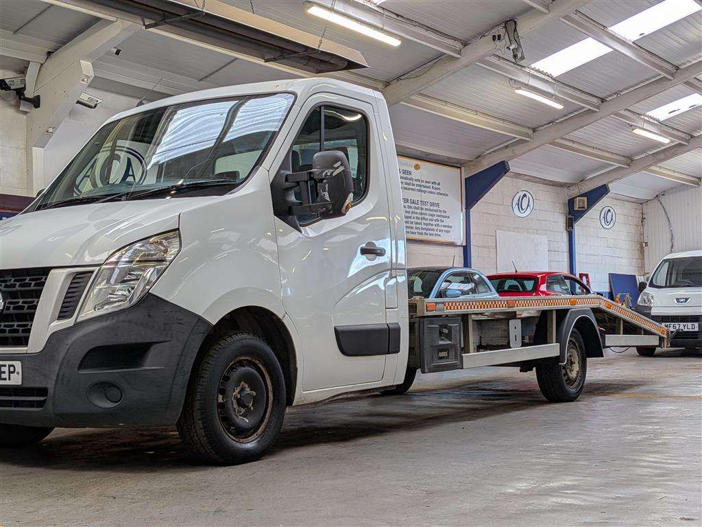 <p>2019 NISSAN NV400 SE DCI</p>