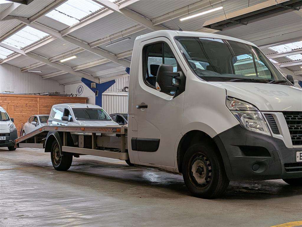 <p>2019 NISSAN NV400 SE DCI</p>