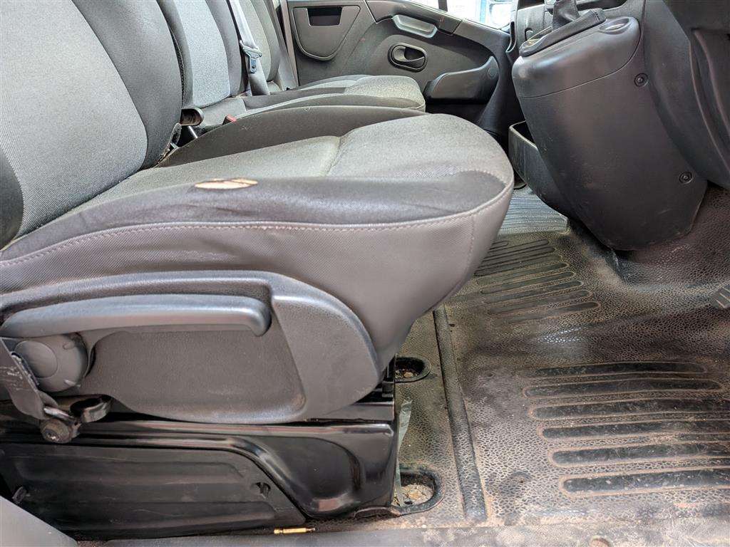<p>2019 NISSAN NV400 SE DCI</p>
