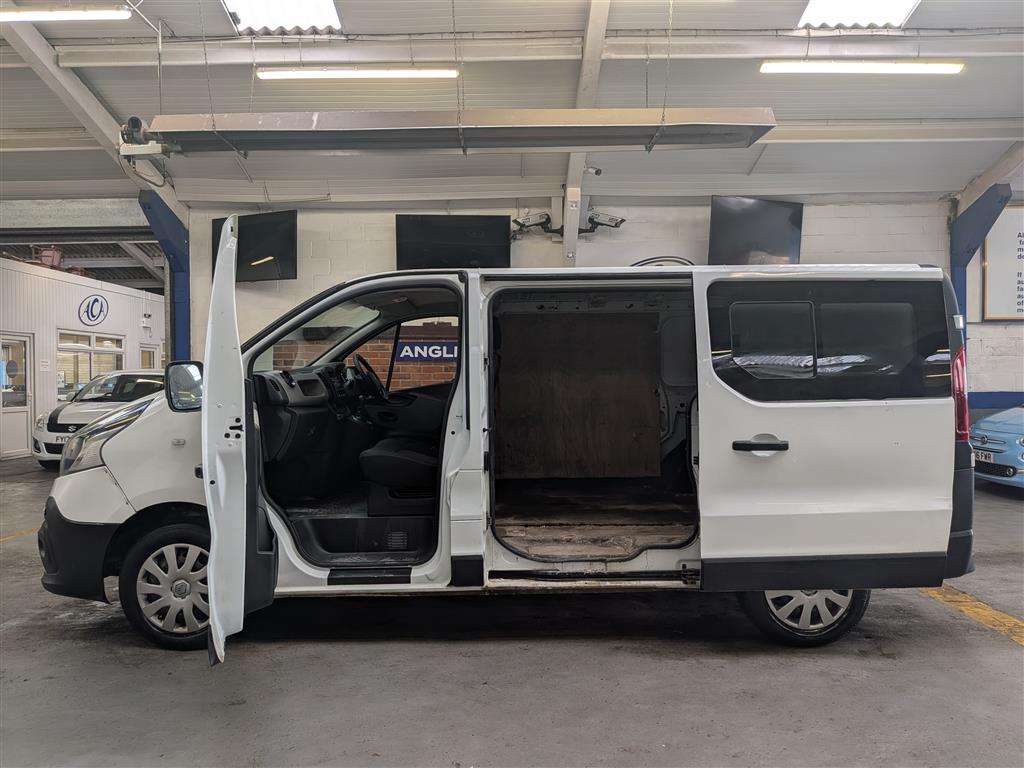 <p>2016 RENAULT TRAFIC SL27 BUSINESS DCI</p>
