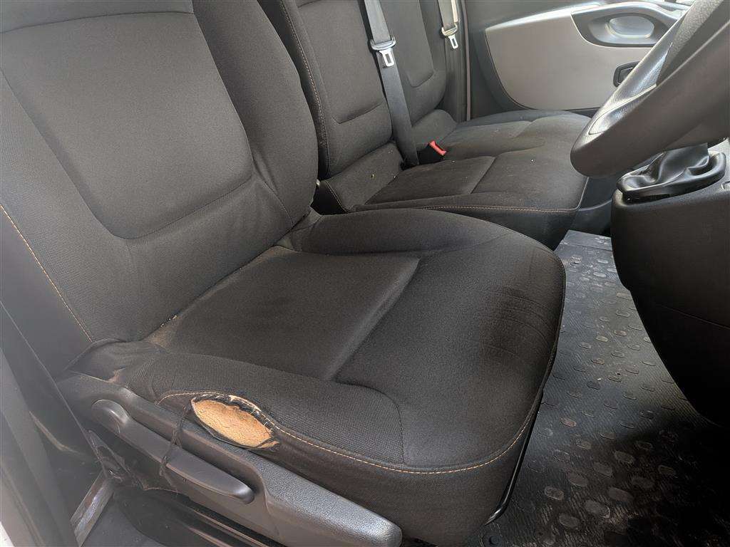 <p>2016 RENAULT TRAFIC SL27 BUSINESS DCI</p>