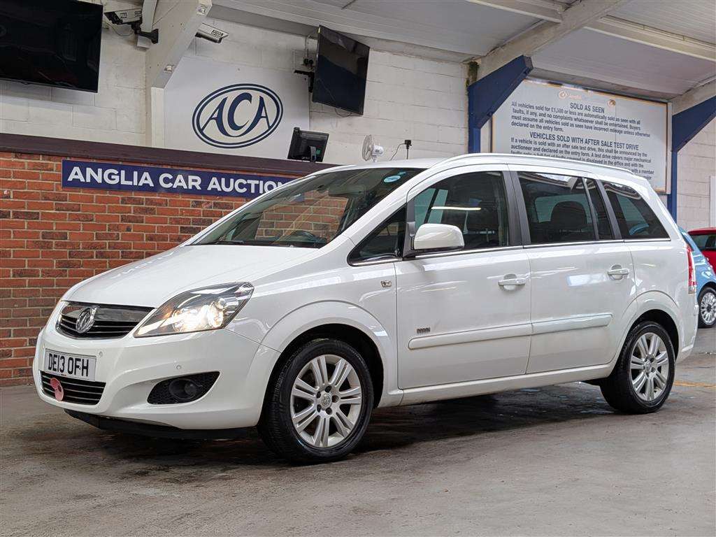 <p>2013 VAUXHALL ZAFIRA DESIGN NAV</p>