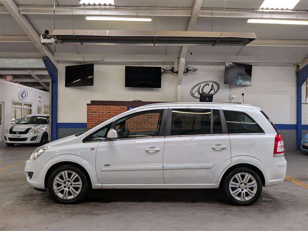 <p>2013 VAUXHALL ZAFIRA DESIGN NAV</p>