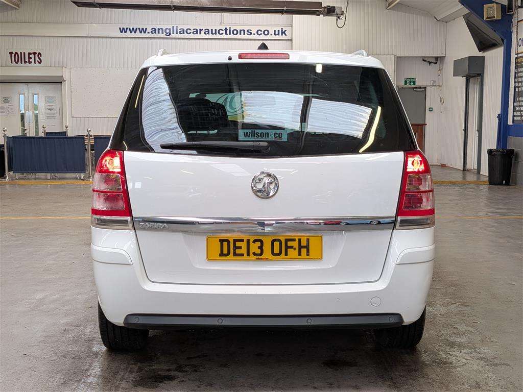 <p>2013 VAUXHALL ZAFIRA DESIGN NAV</p>